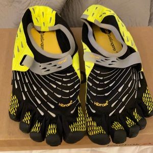 Gently used pair of size 45 Vibram FiveFinger shoes.